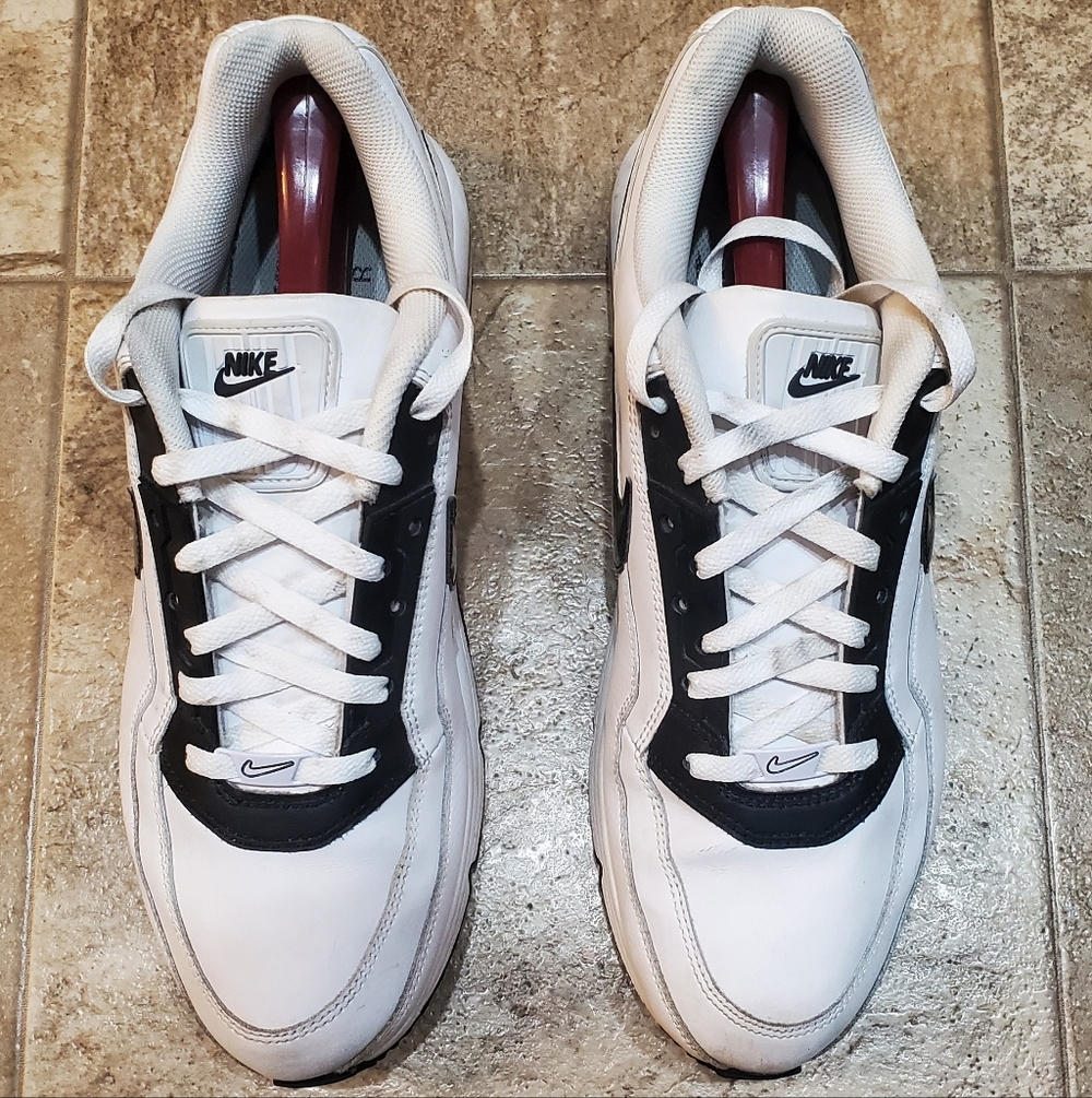 Nike Men's Classic AirMax White and Black Sneakers